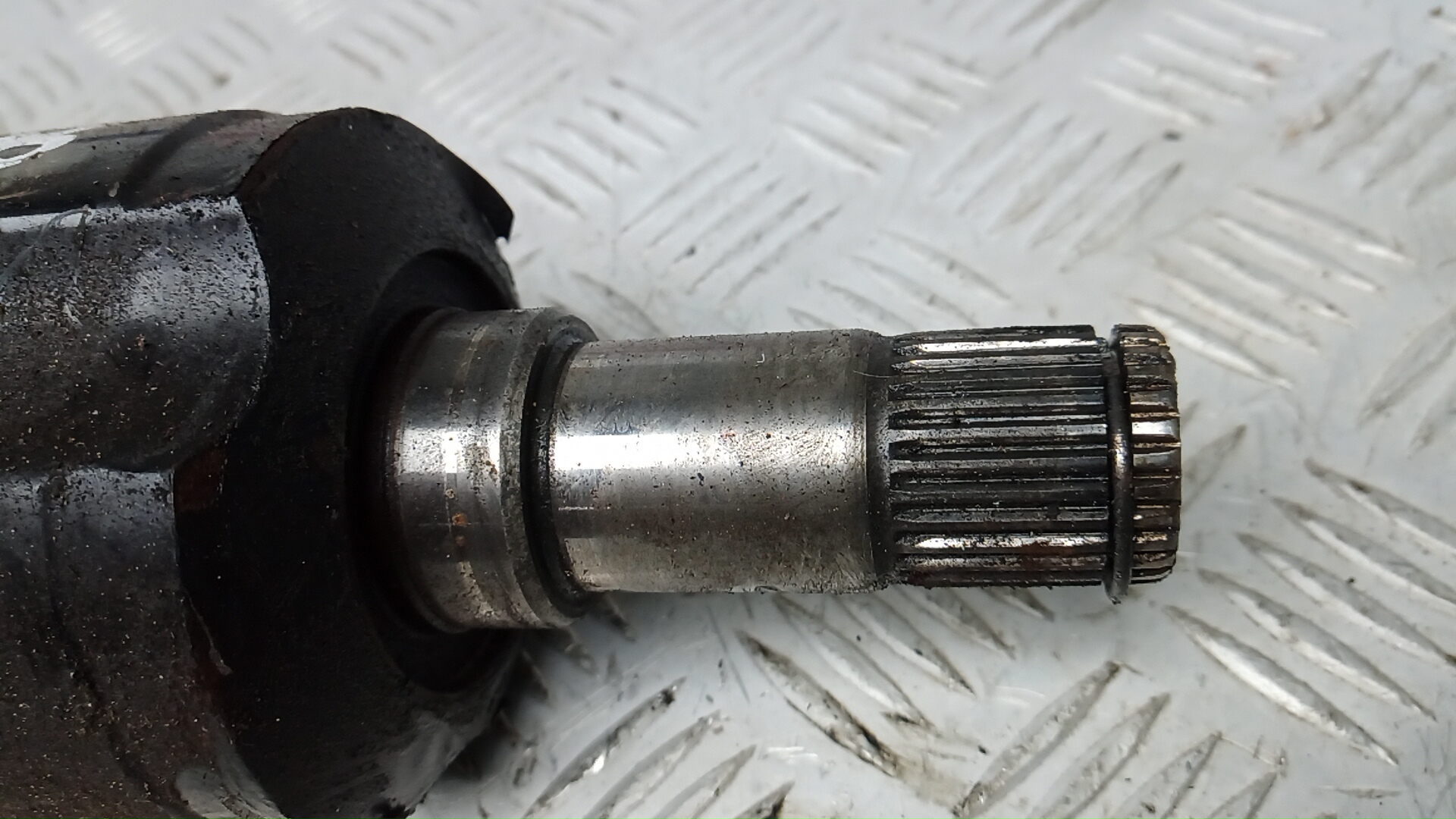 Полуось передняя левая