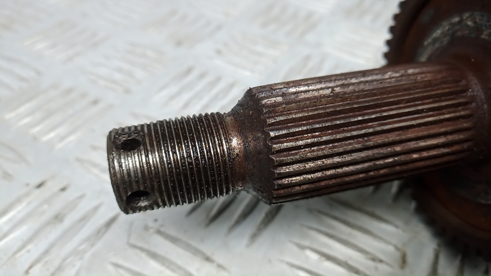 Полуось передняя левая