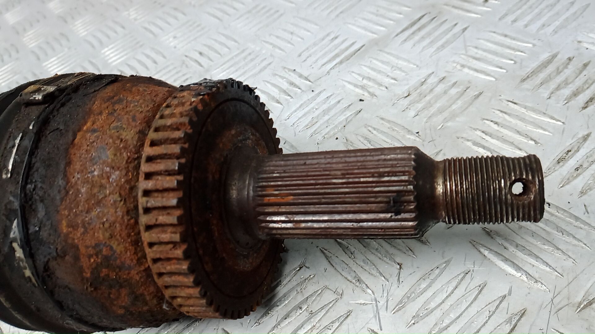 Полуось передняя правая