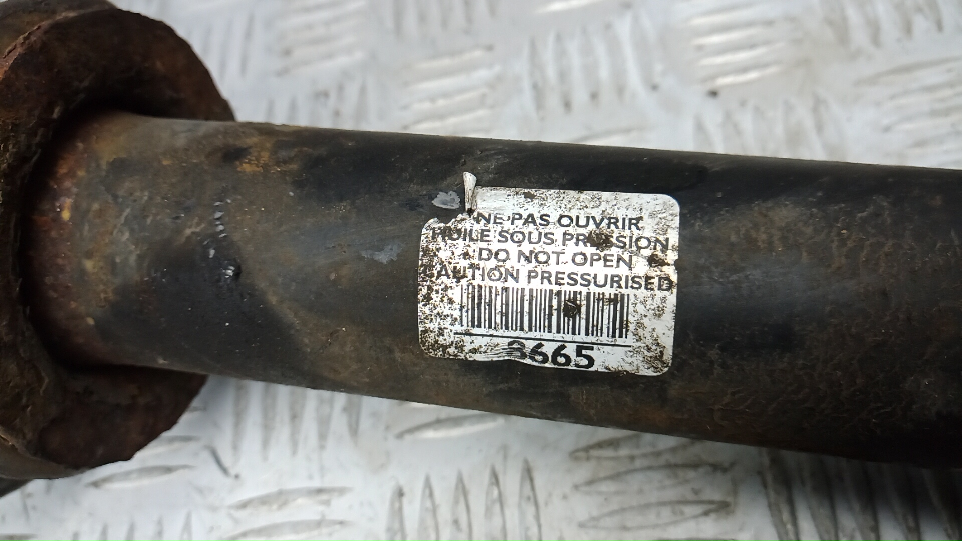 Амортизатор передний левый