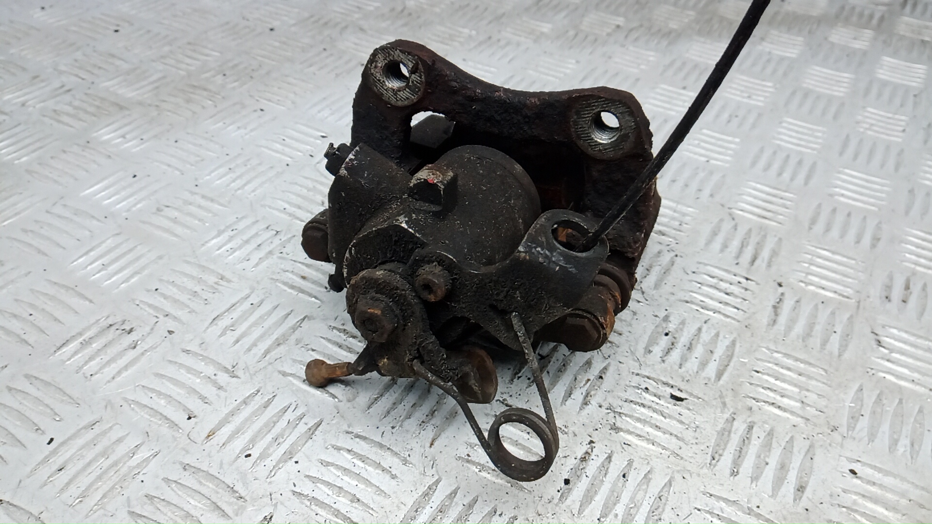 Суппорт задний левый