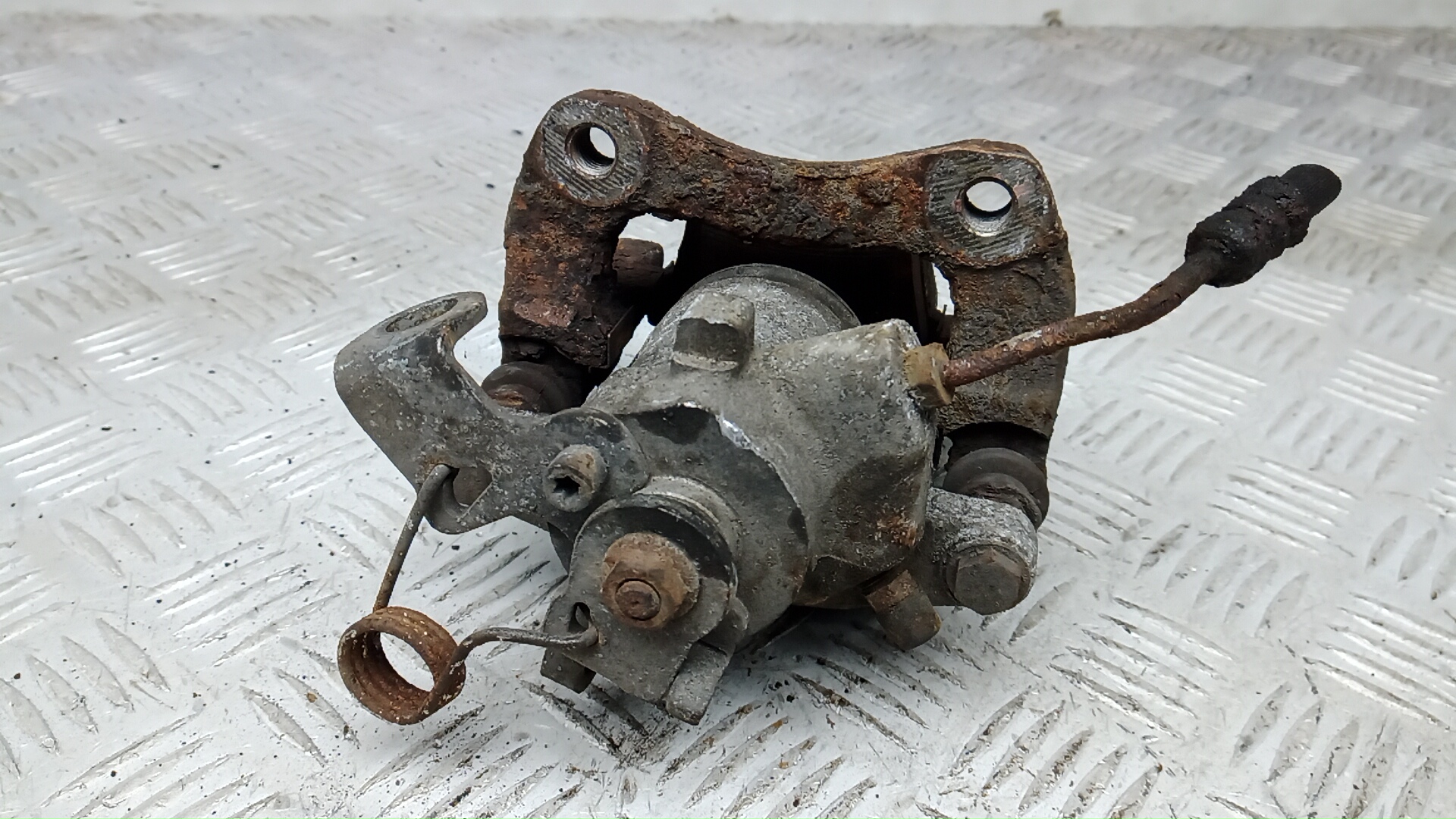 Суппорт задний правый