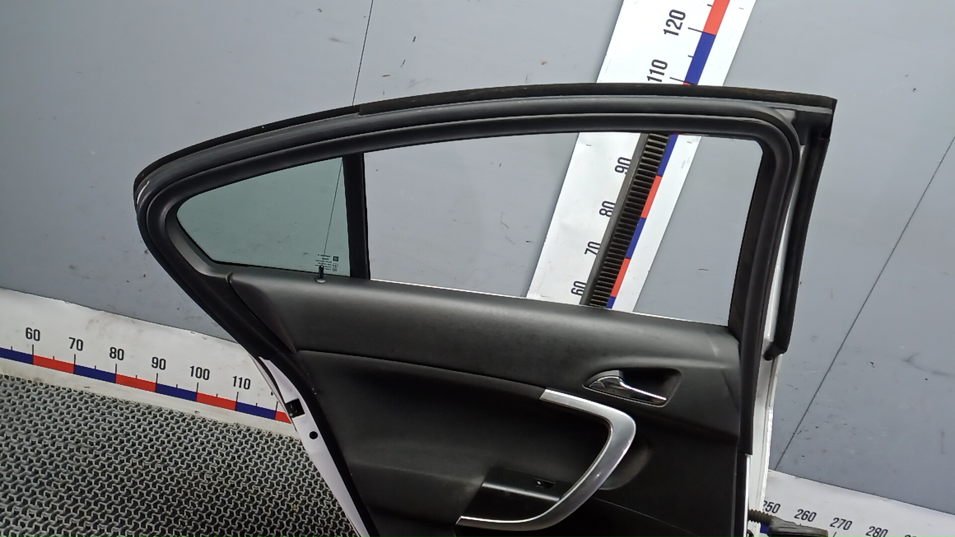 Дверь задняя левая