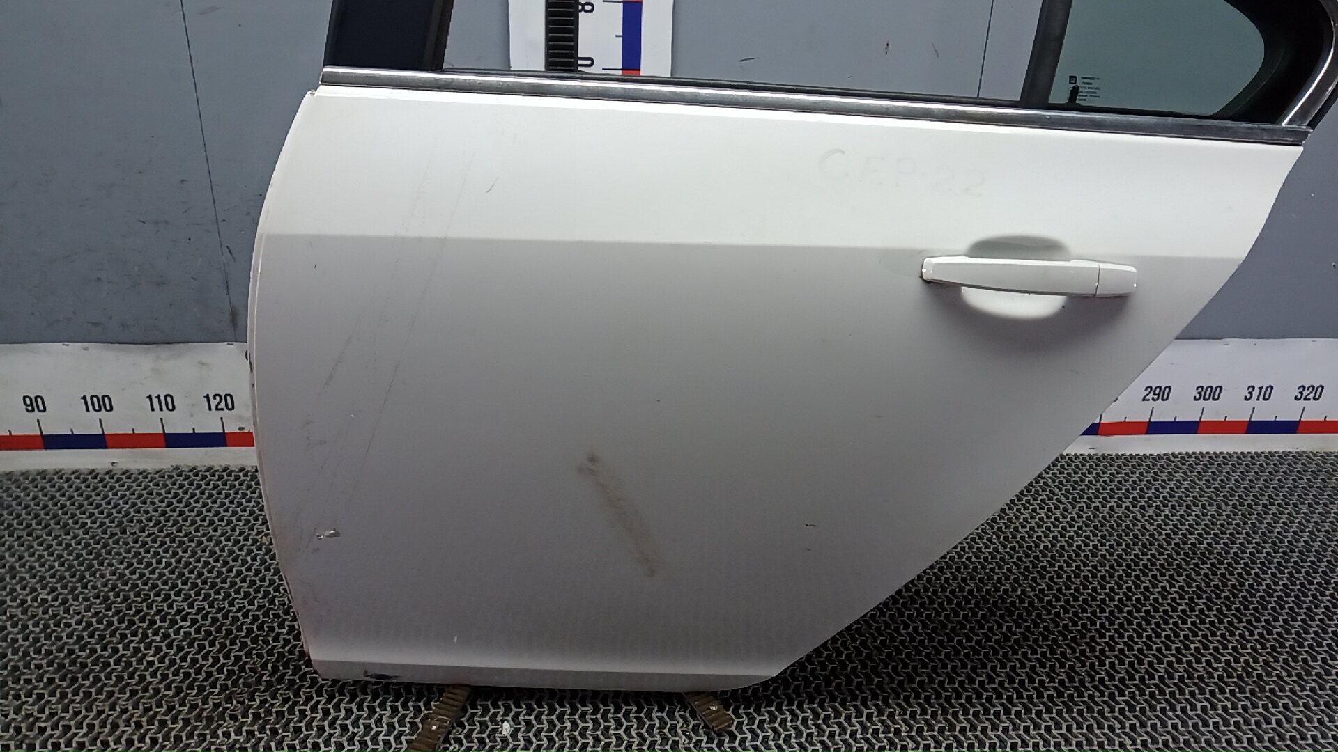 Дверь задняя левая