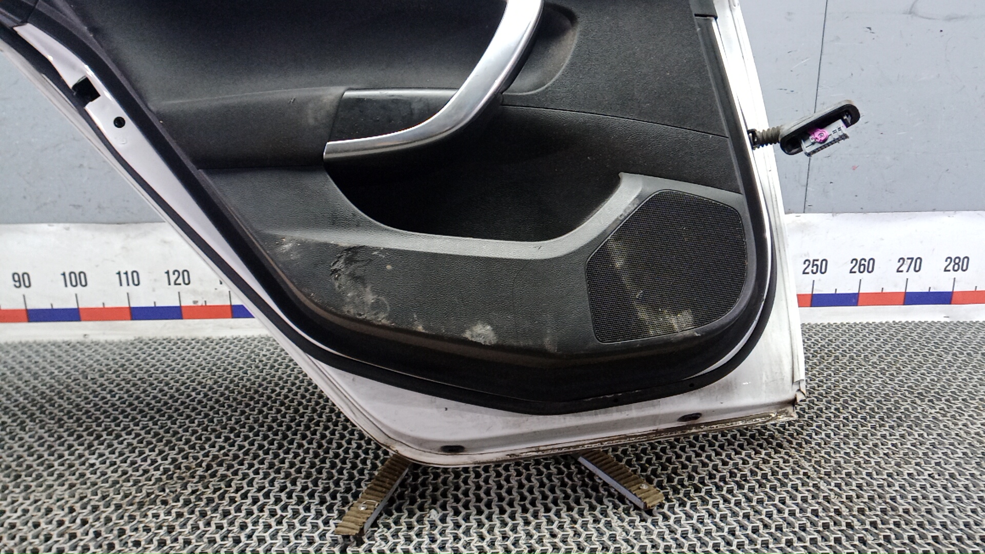 Дверь задняя левая