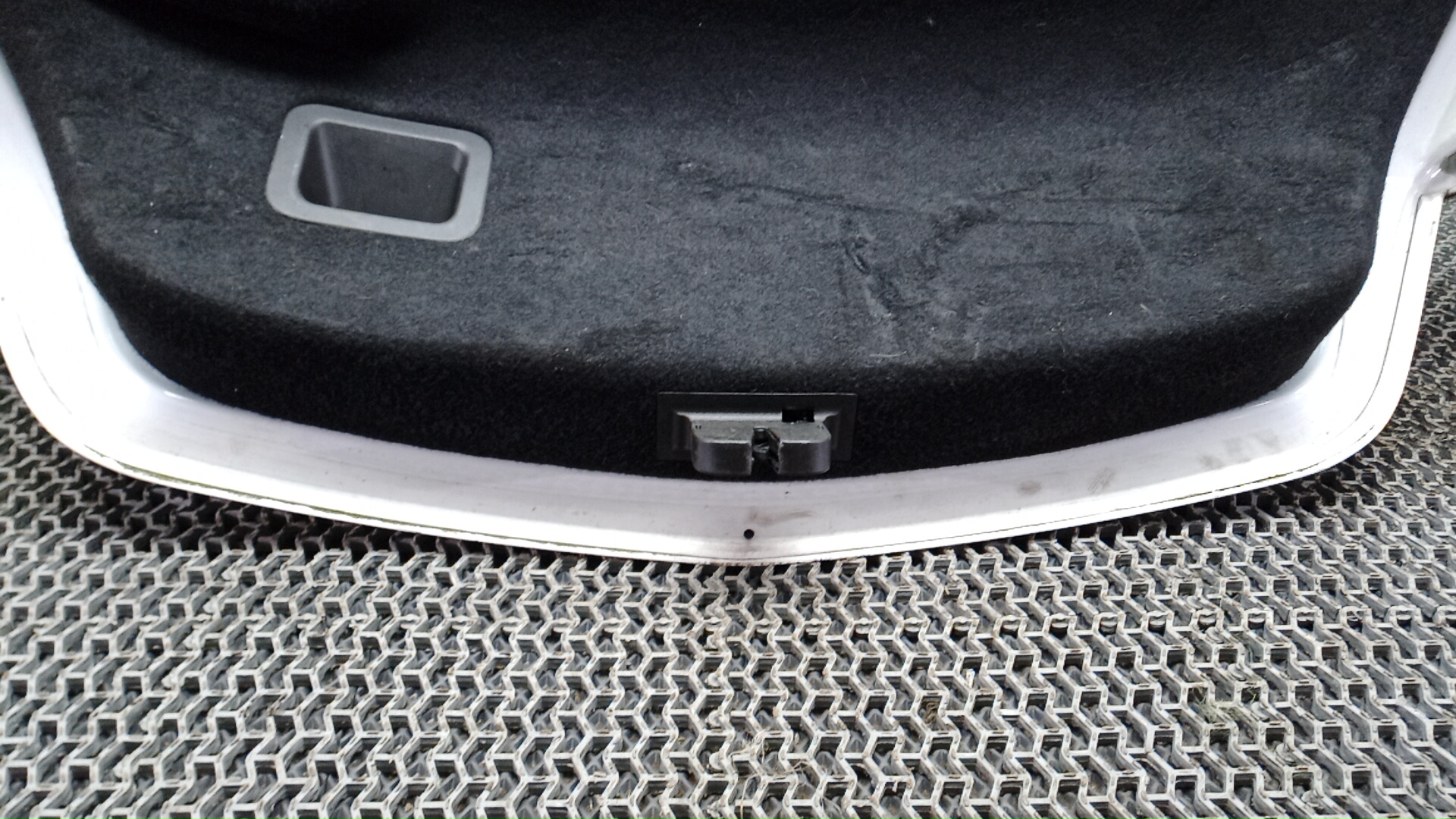 Дверь багажника