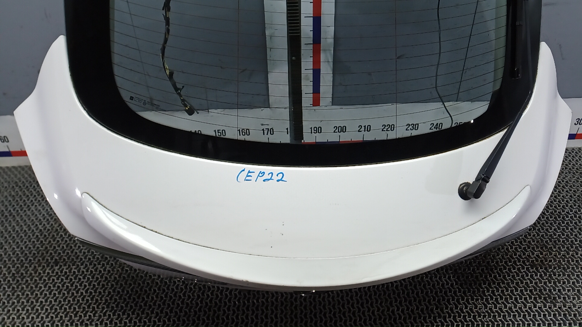 Дверь багажника