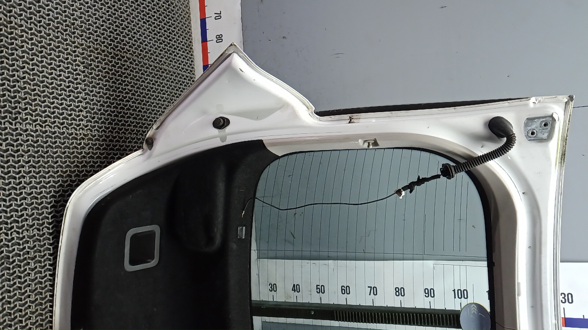 Дверь багажника