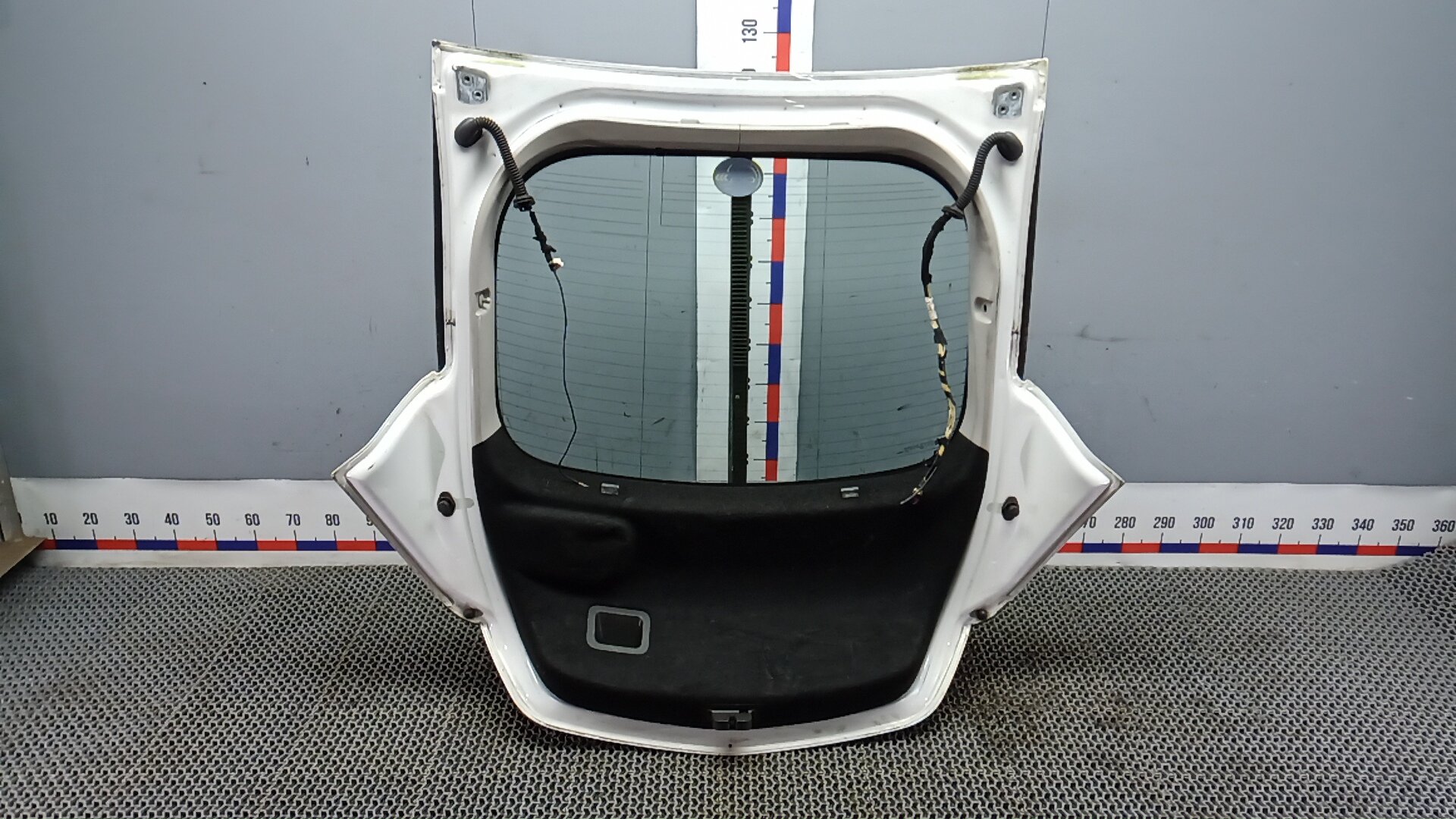 Дверь багажника