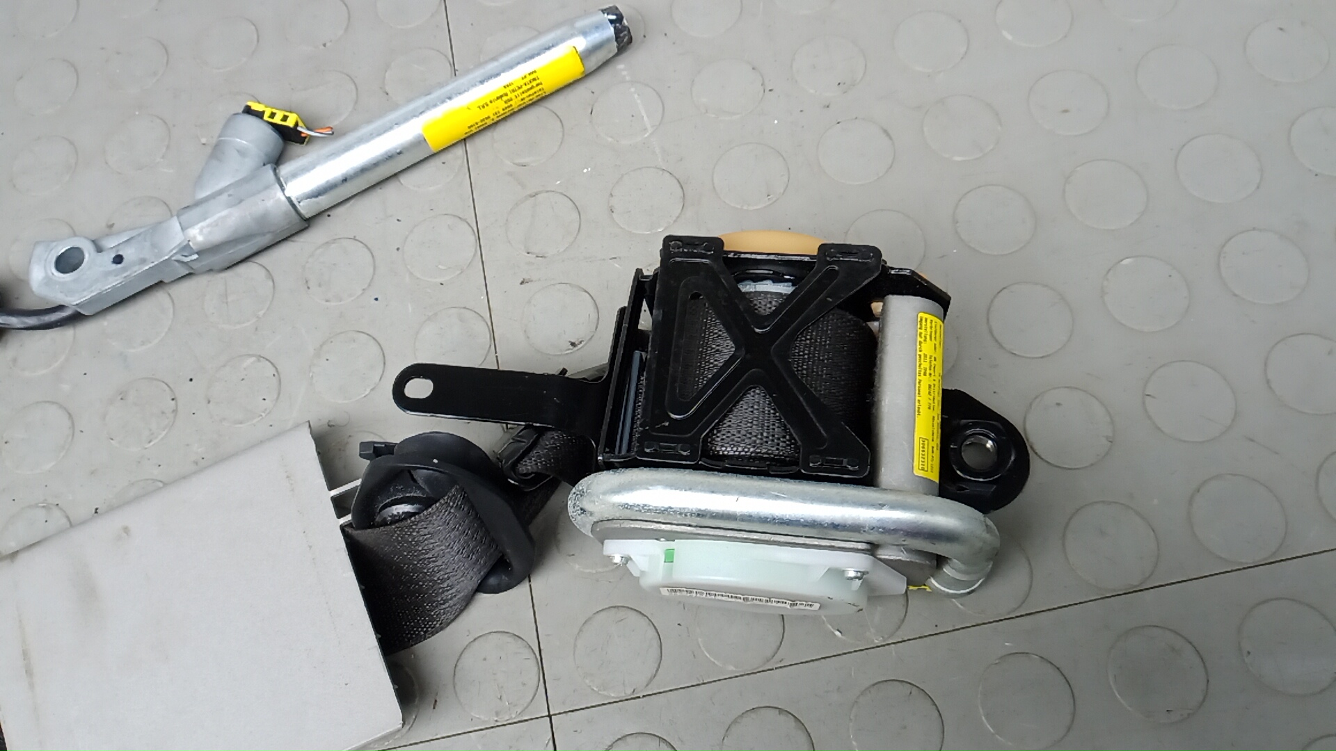 Ремень безопасности с пиропатроном