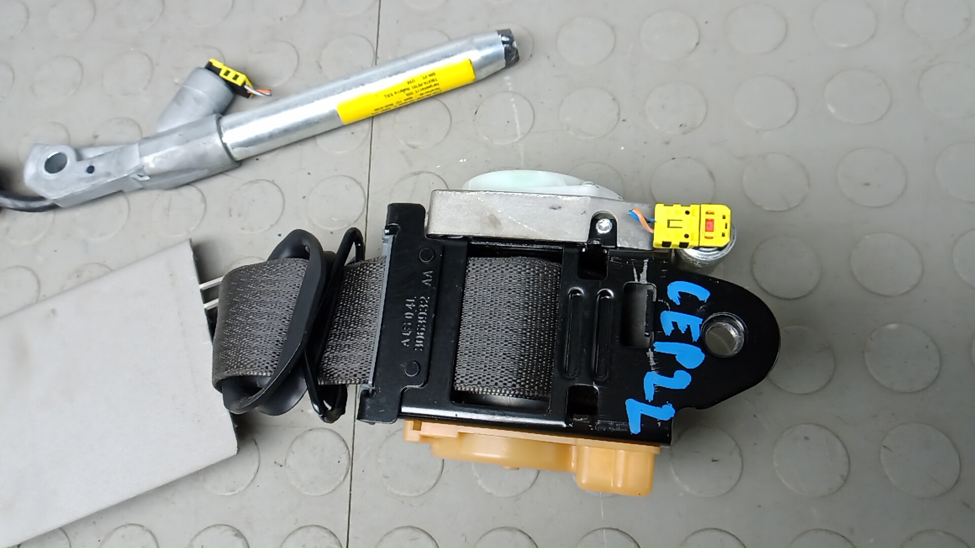 Ремень безопасности с пиропатроном