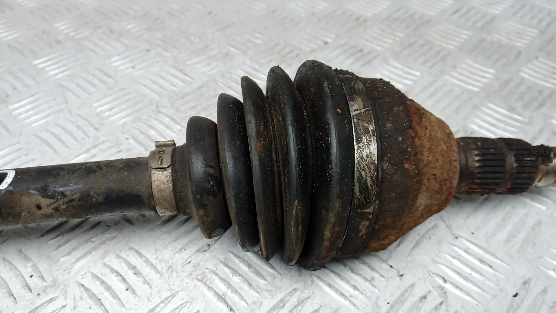 Полуось передняя левая