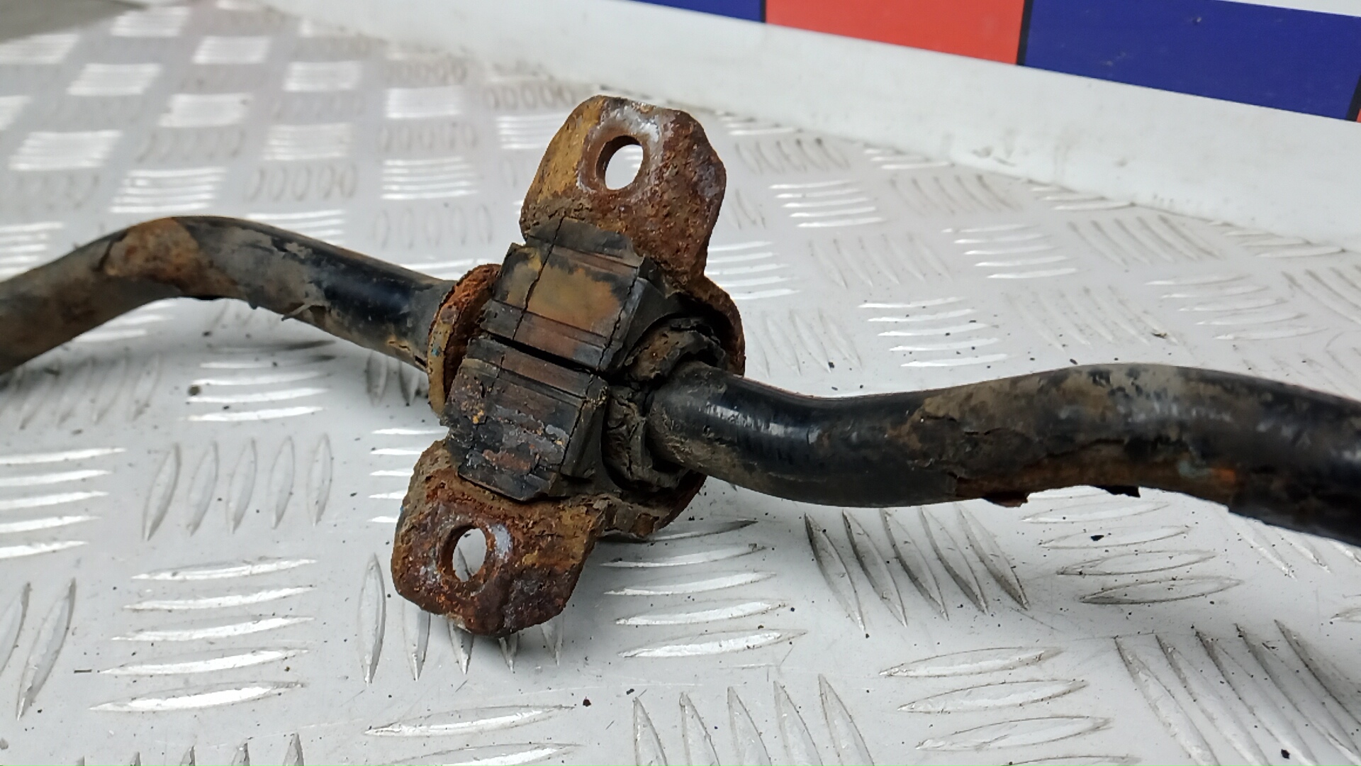 Стабилизатор передний