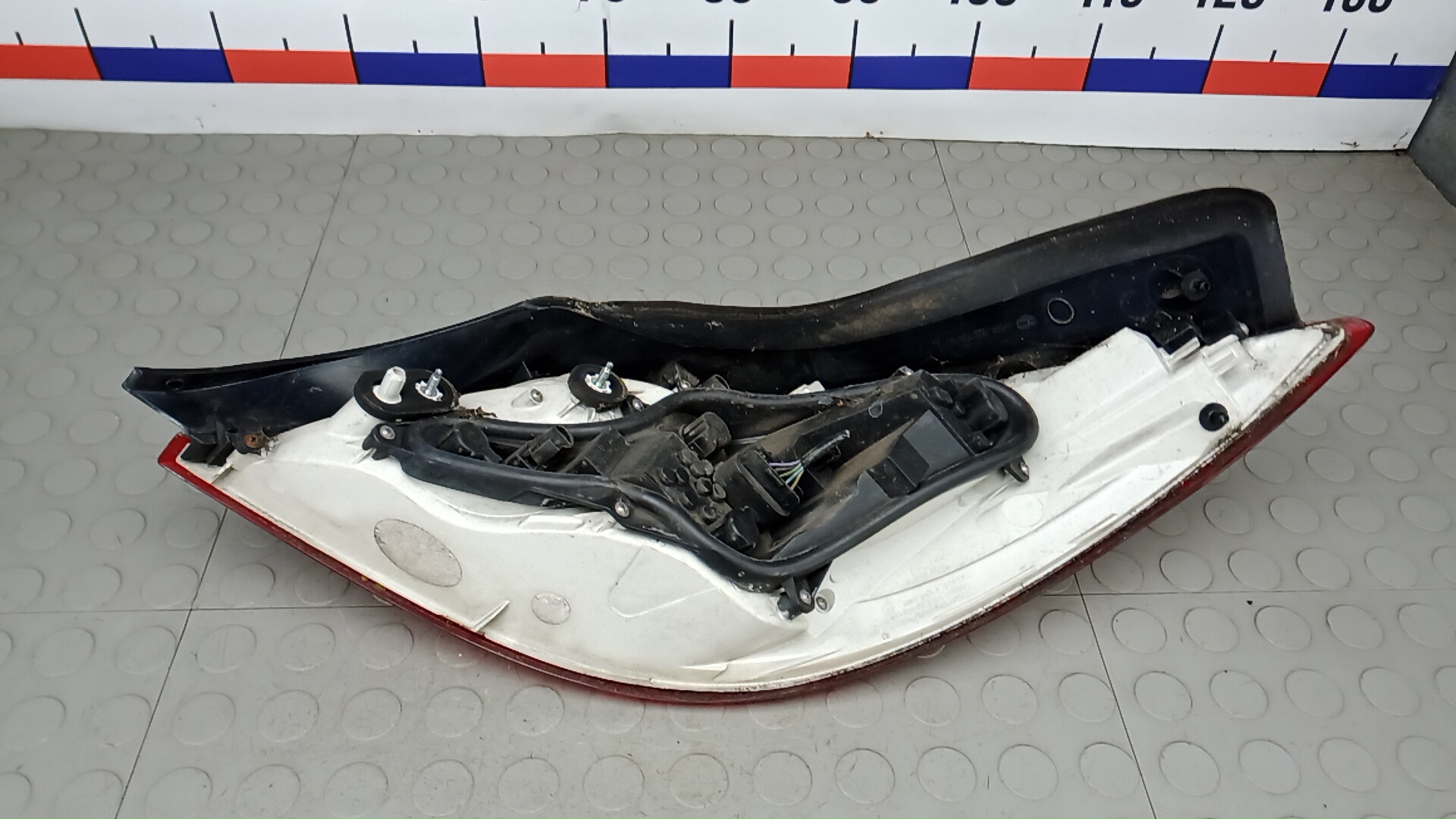 Фонарь задний левый