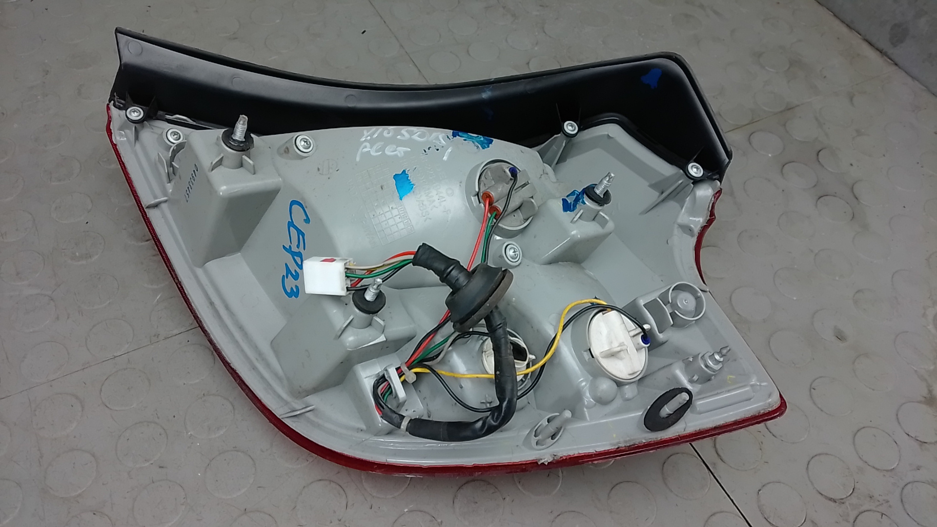 Фонарь задний левый