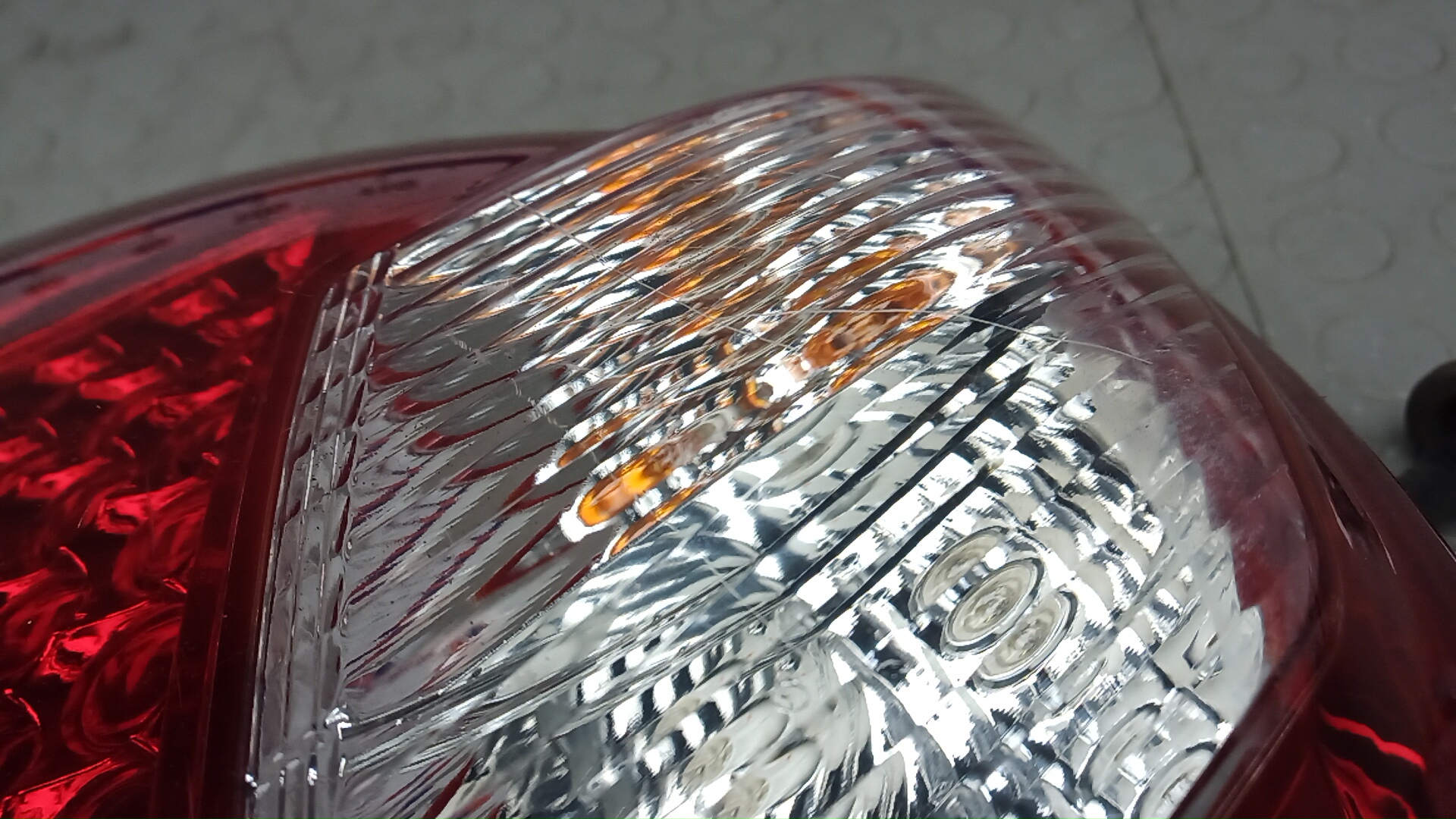 Фонарь задний правый