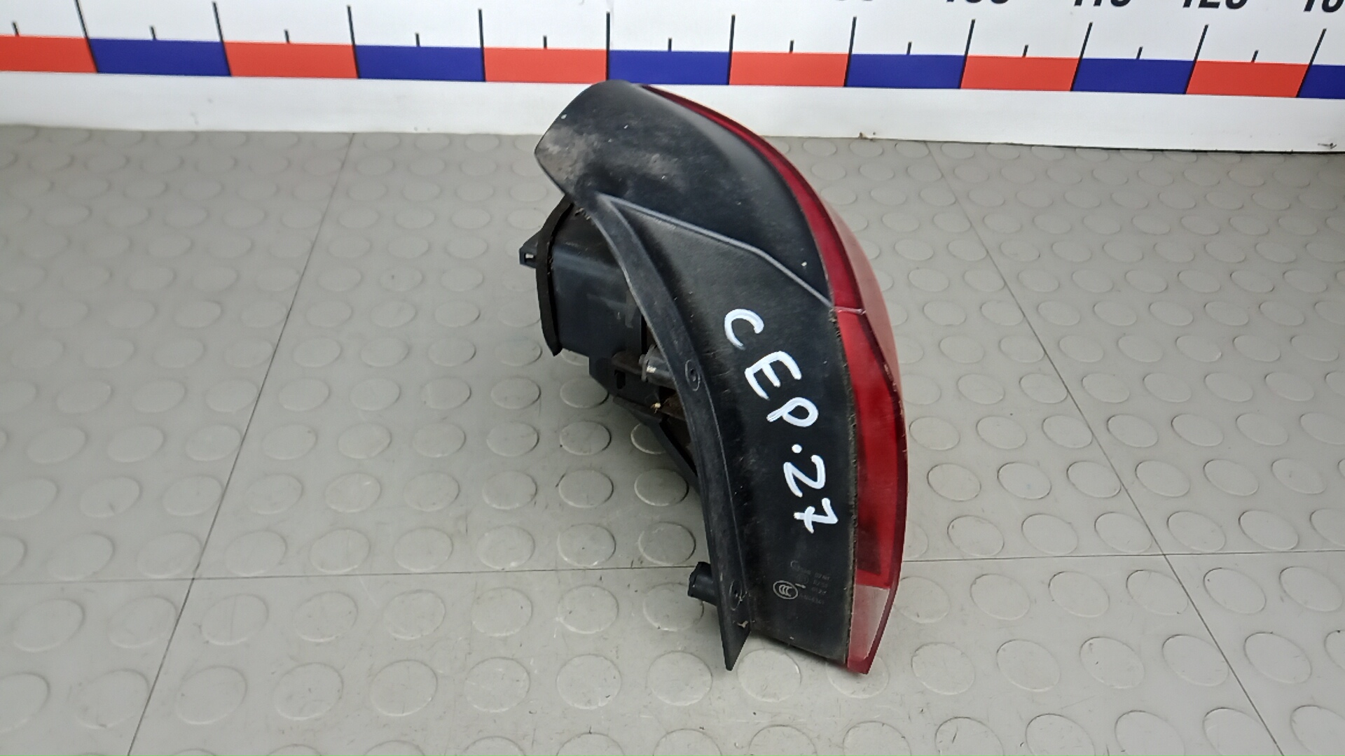 Фонарь задний правый