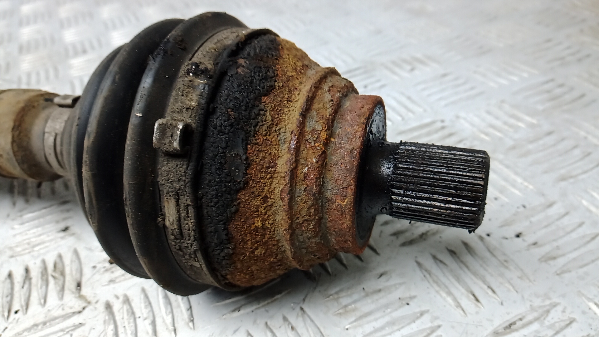 Полуось передняя правая