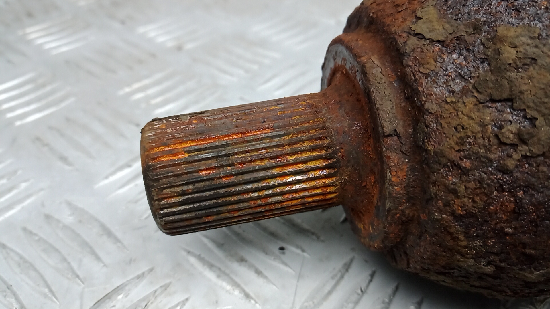 Полуось передняя левая