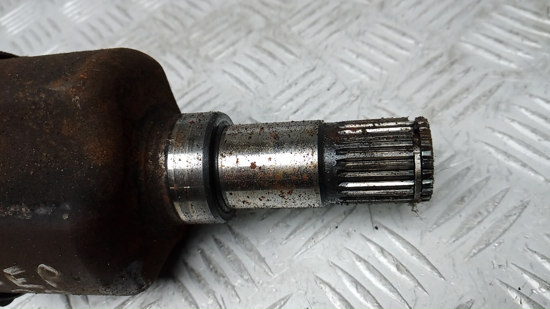 Полуось передняя левая