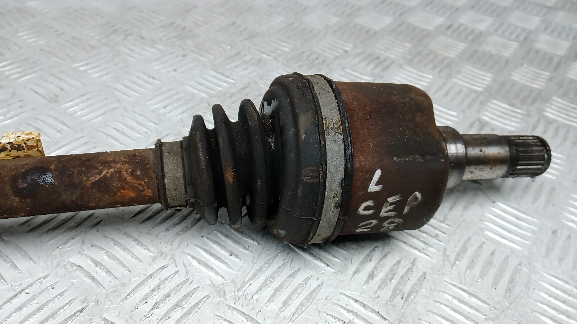 Полуось передняя левая