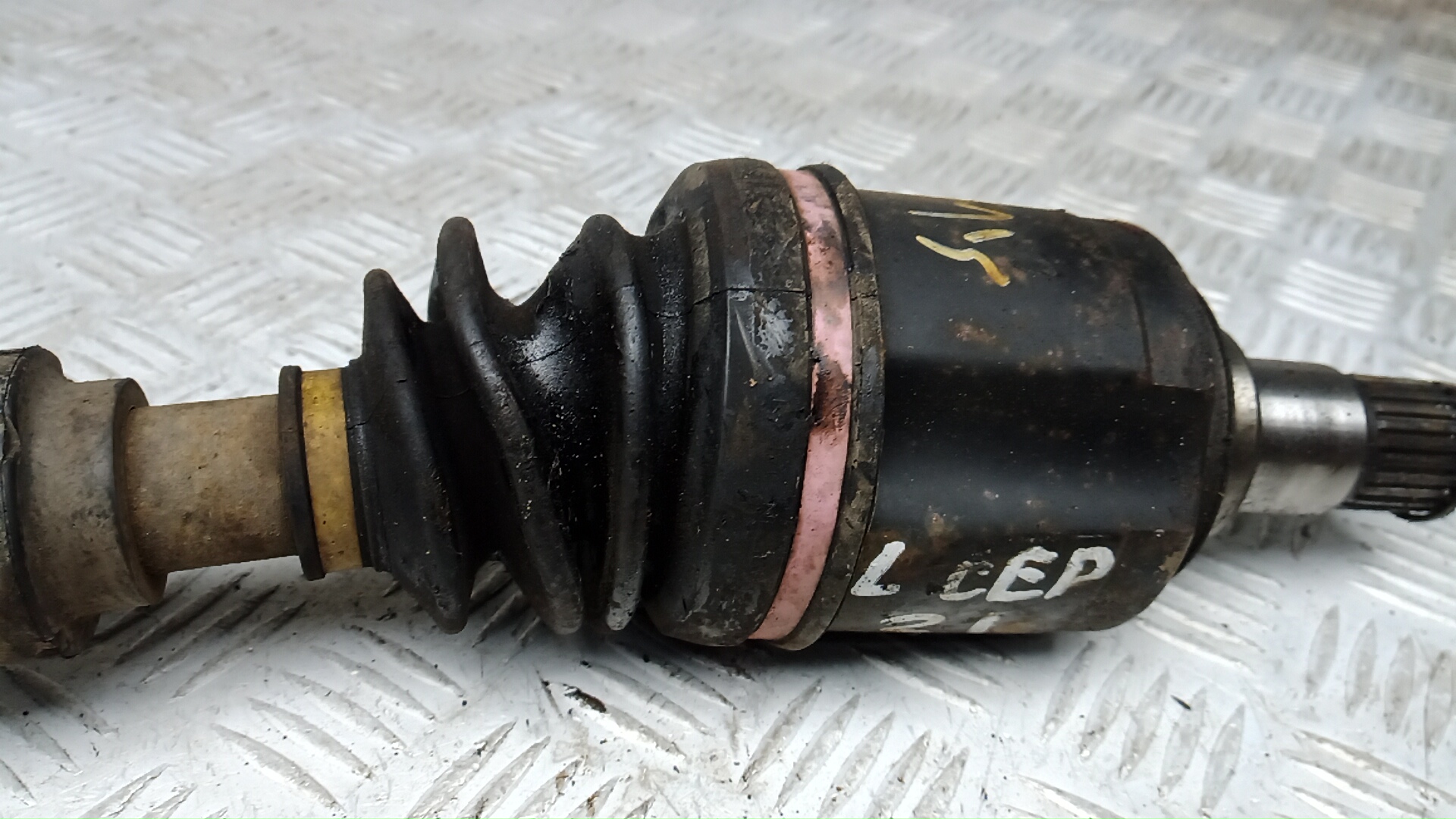 Полуось передняя левая