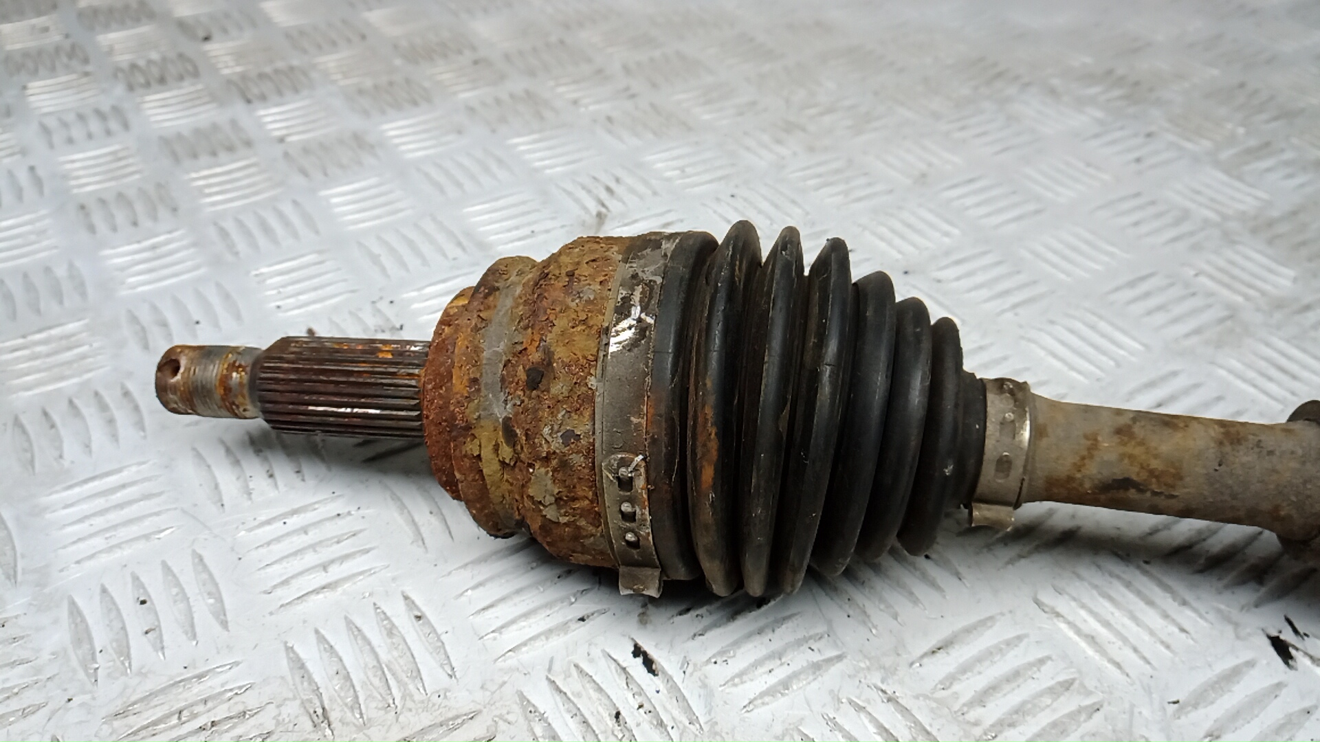 Полуось передняя левая