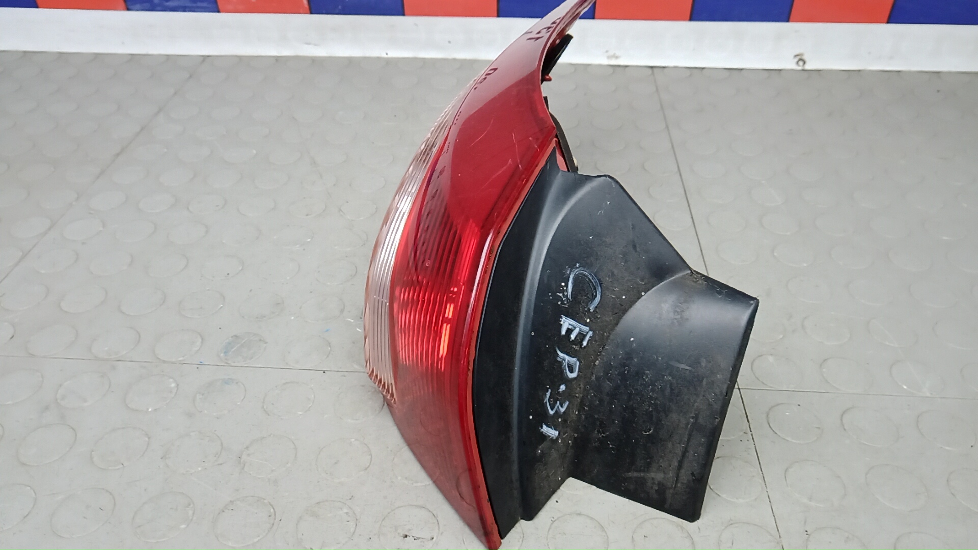 Фонарь задний левый