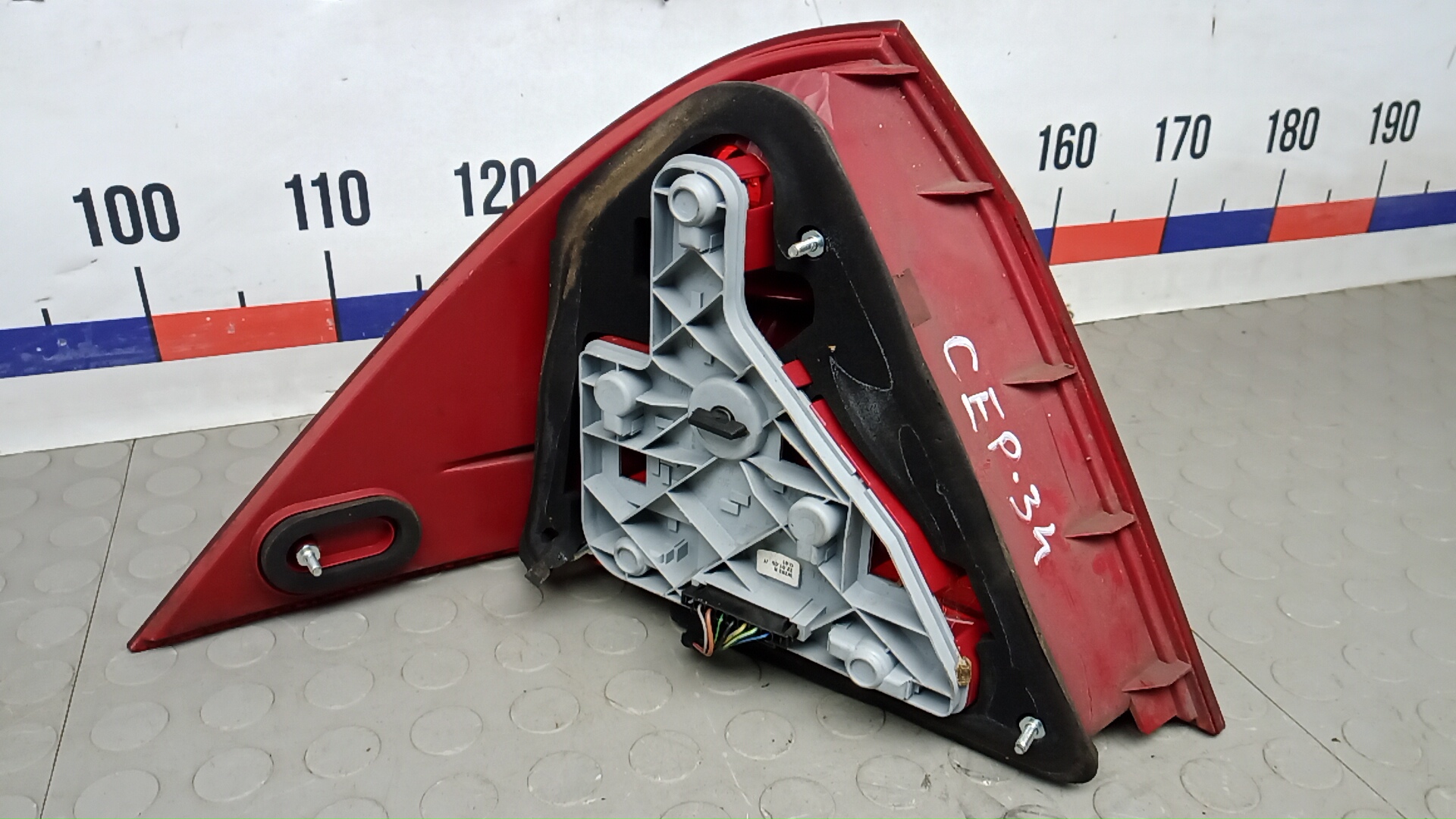 Фонарь задний правый