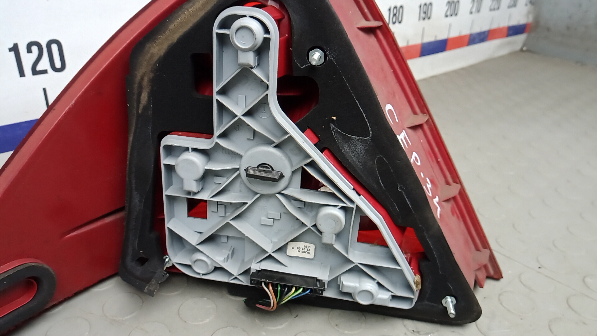 Фонарь задний правый