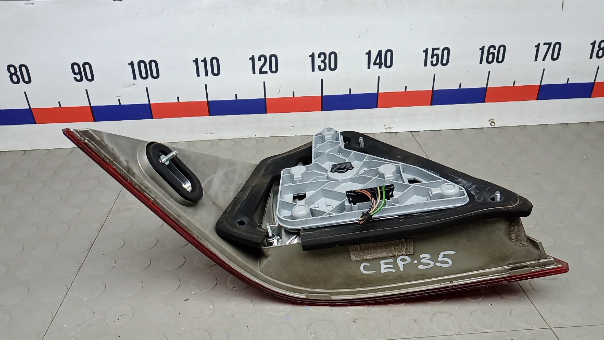 Фонарь задний правый