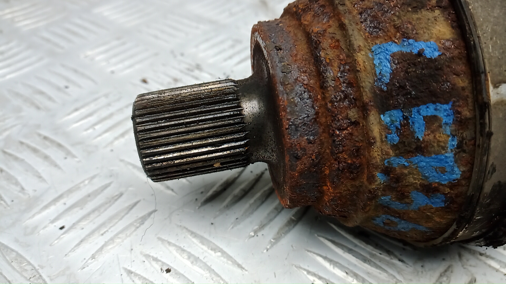 Полуось передняя левая