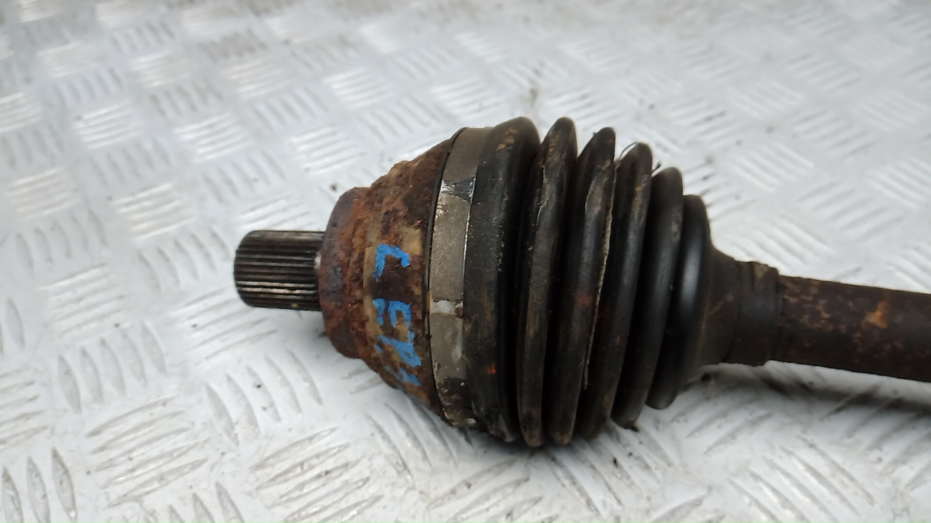 Полуось передняя левая