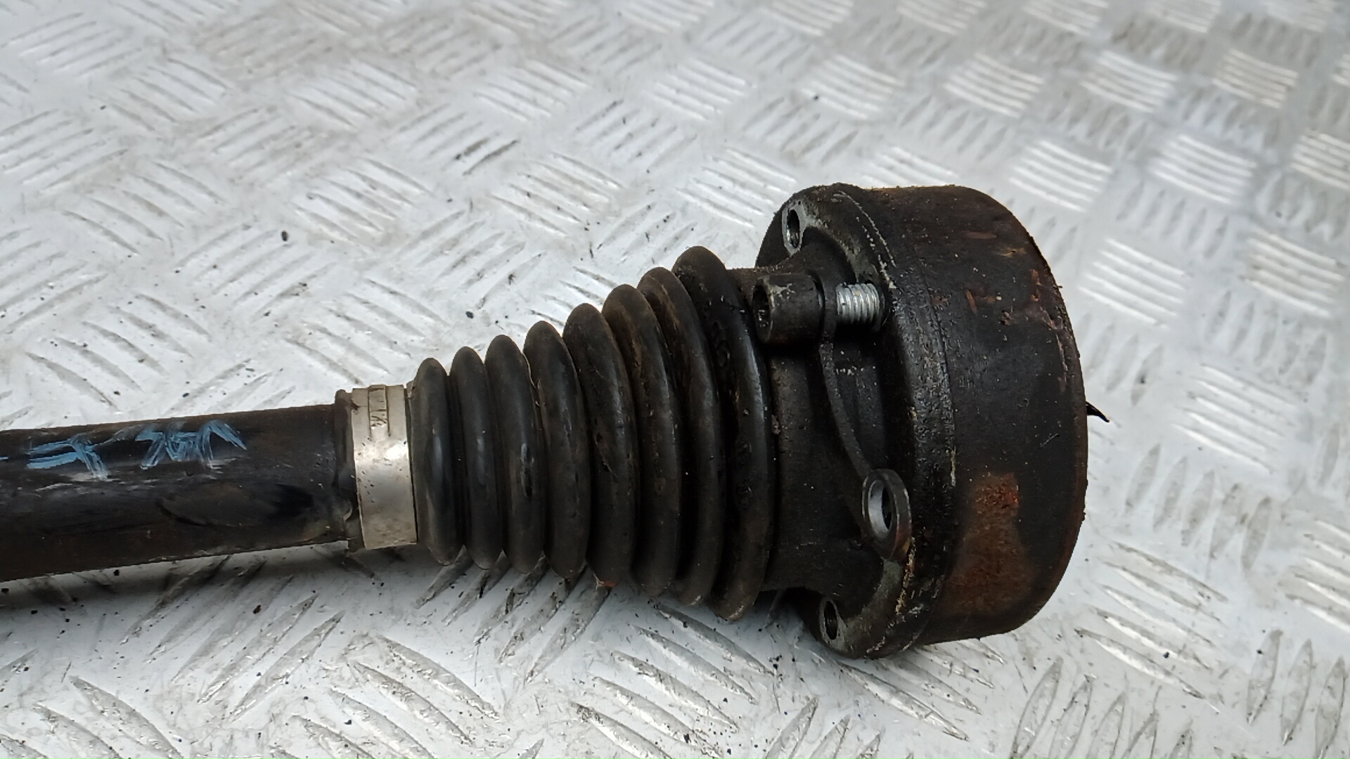 Полуось передняя левая