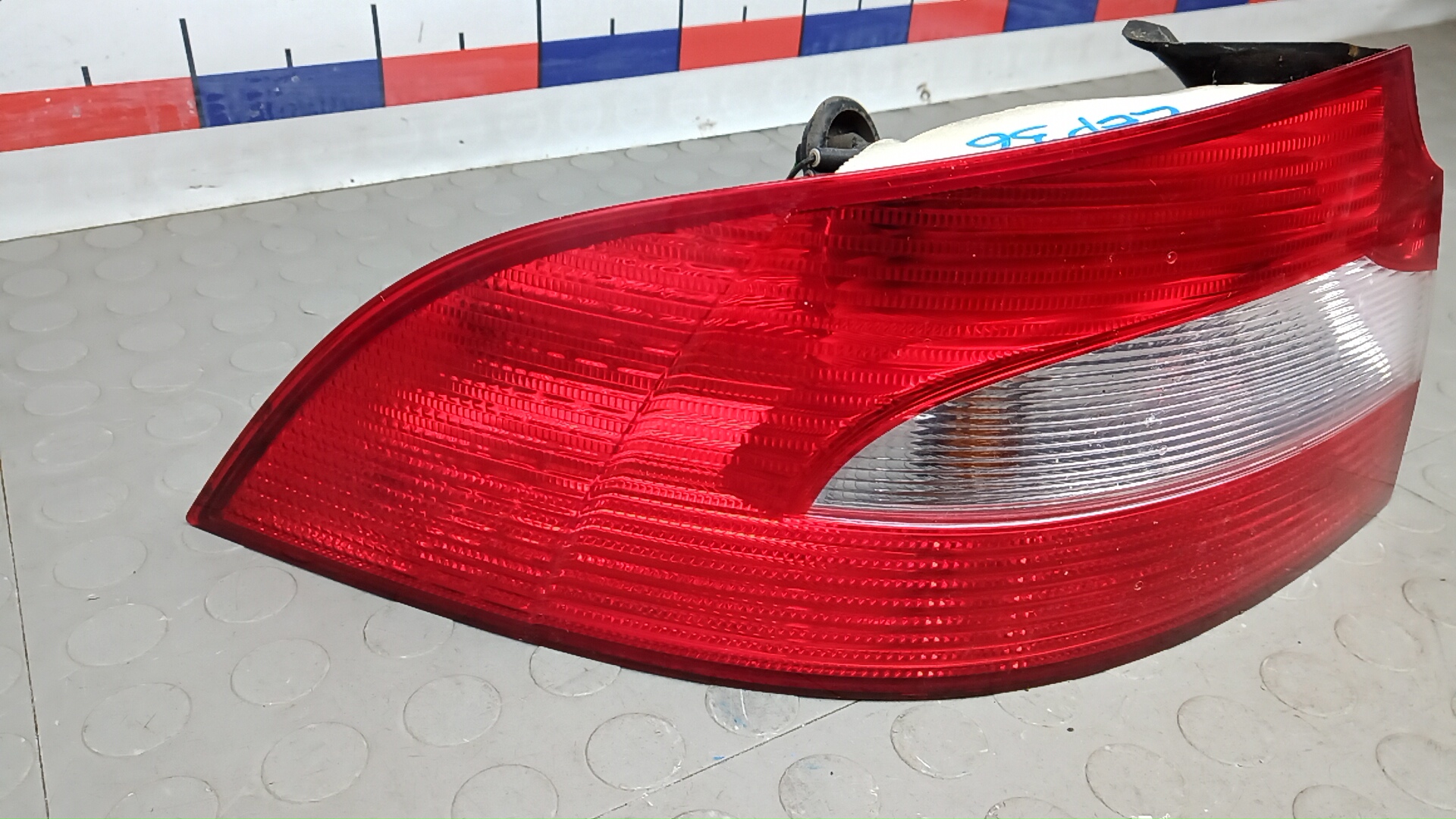 Фонарь задний левый