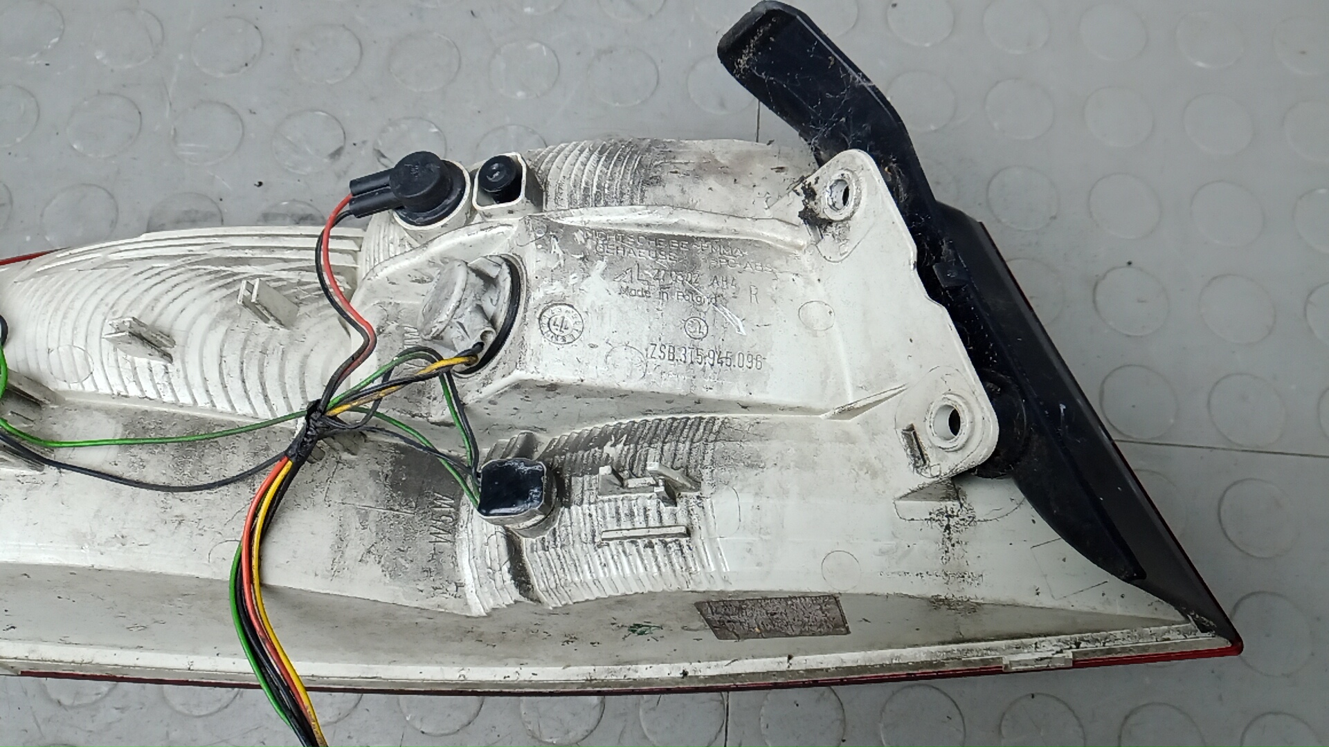 Фонарь задний правый