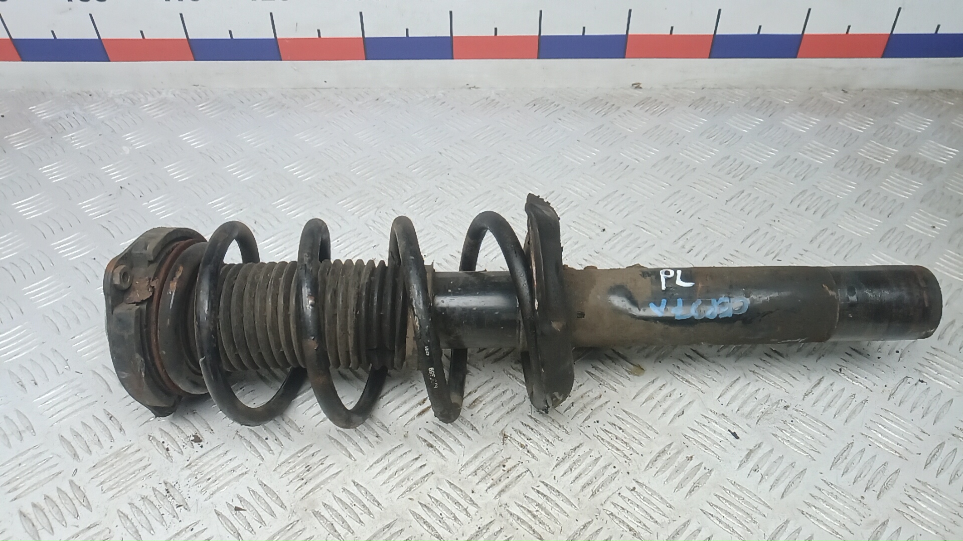 Амортизатор передний левый