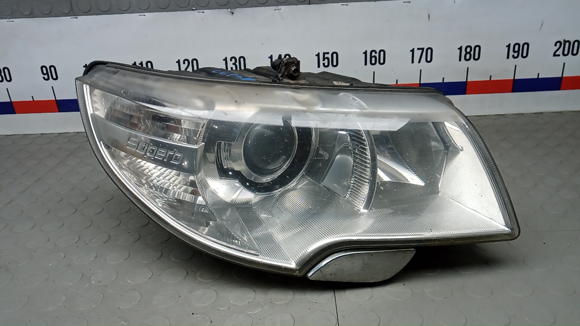 Фара правая