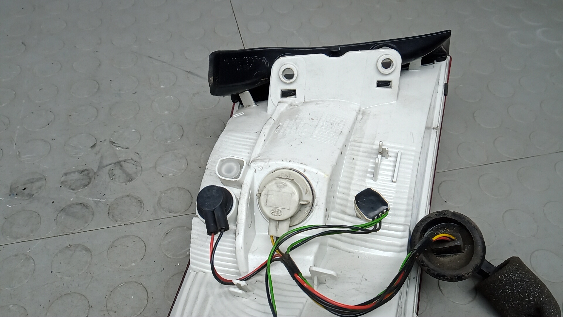 Фонарь задний правый