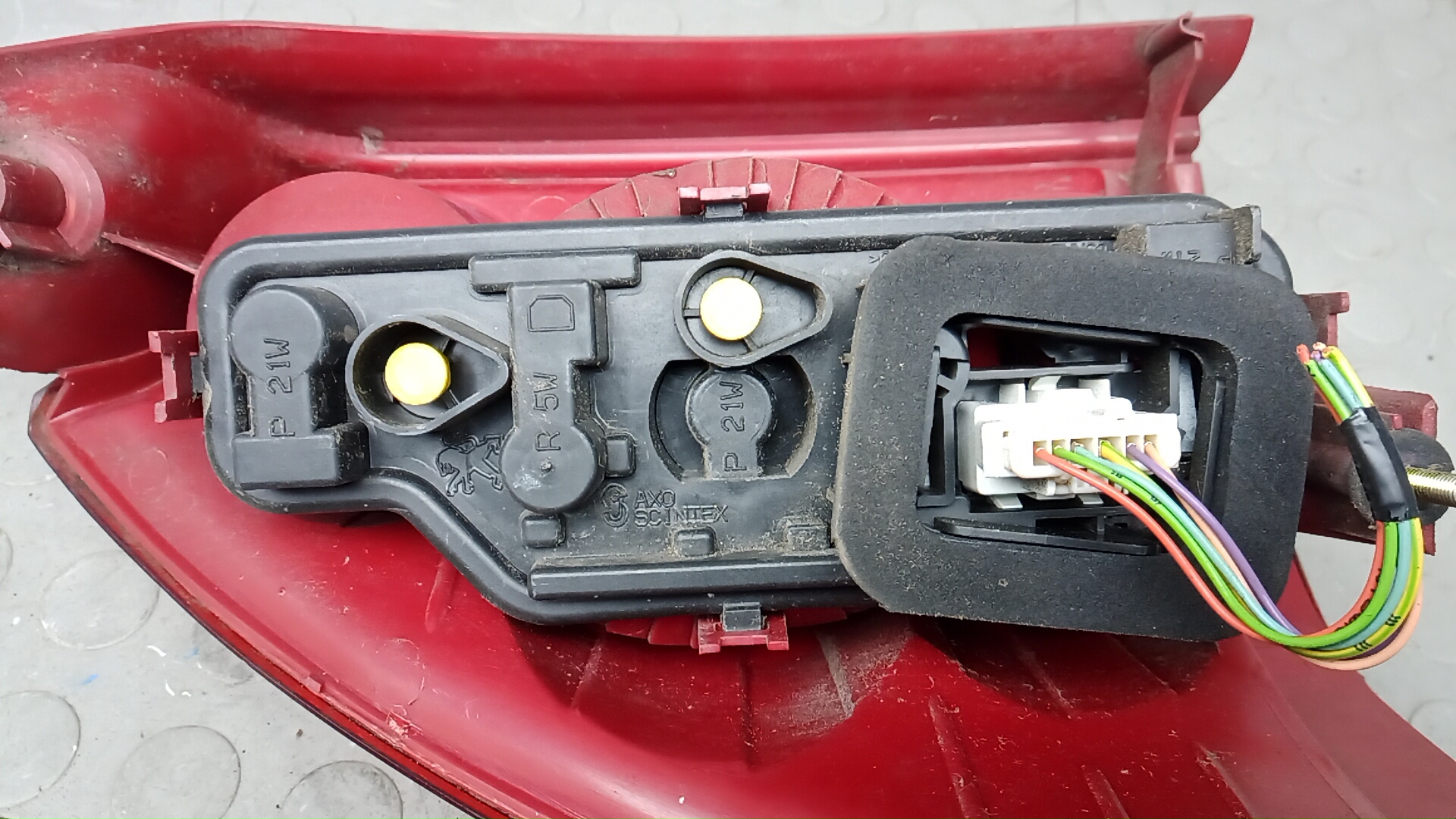 Фонарь задний правый