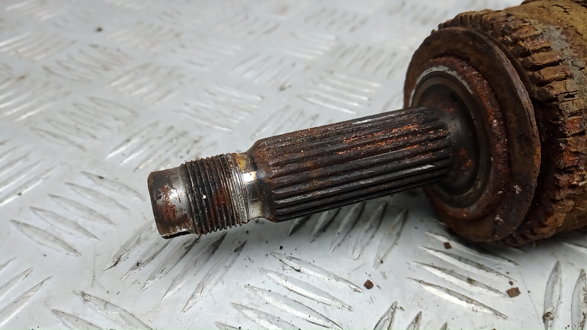 Полуось передняя правая