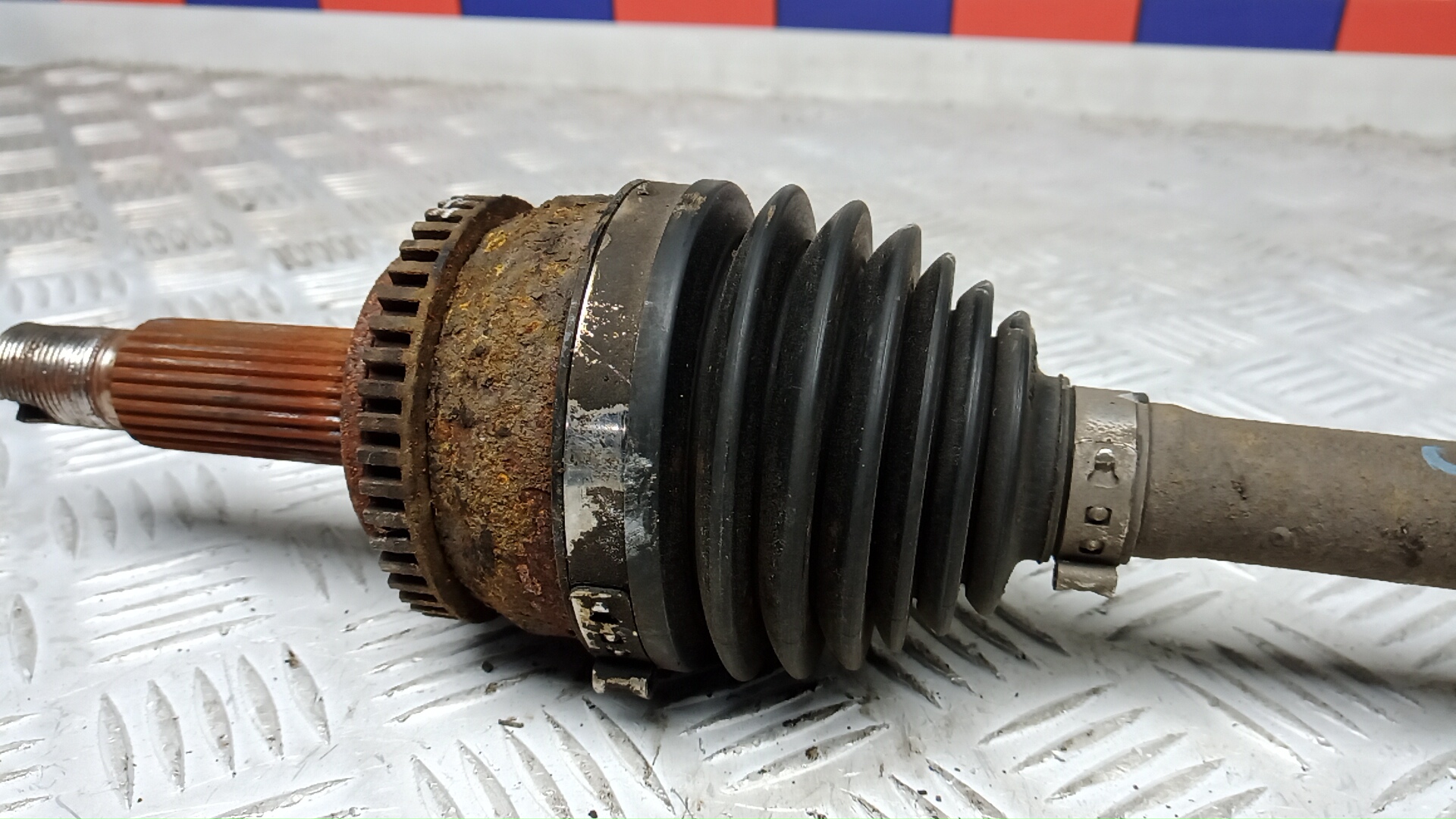 Полуось передняя левая