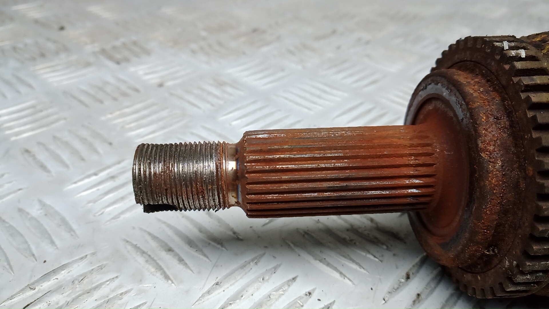 Полуось передняя левая