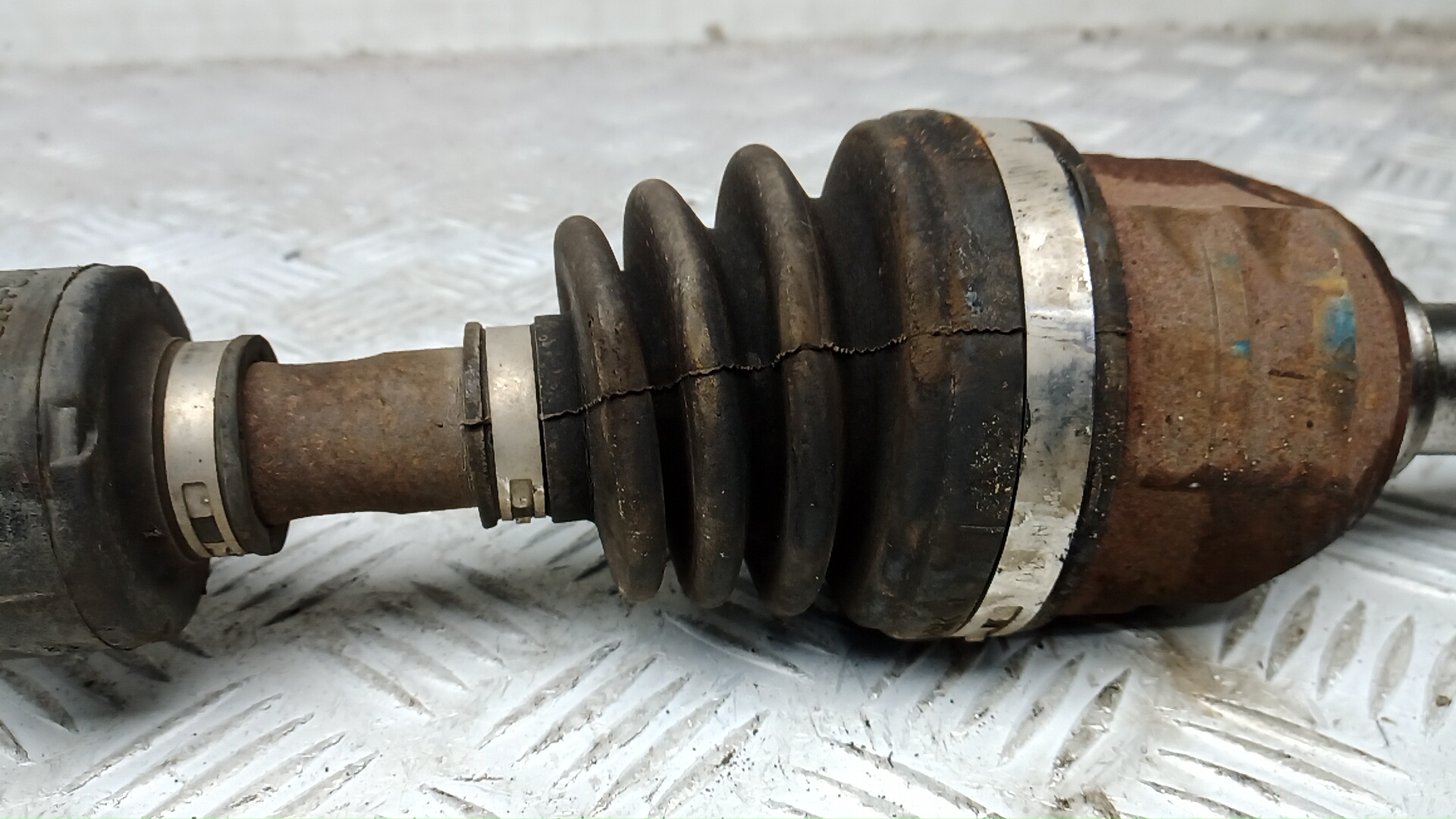 Полуось передняя левая