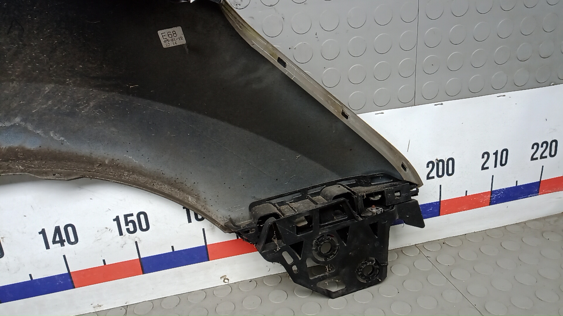 Крыло переднее левое