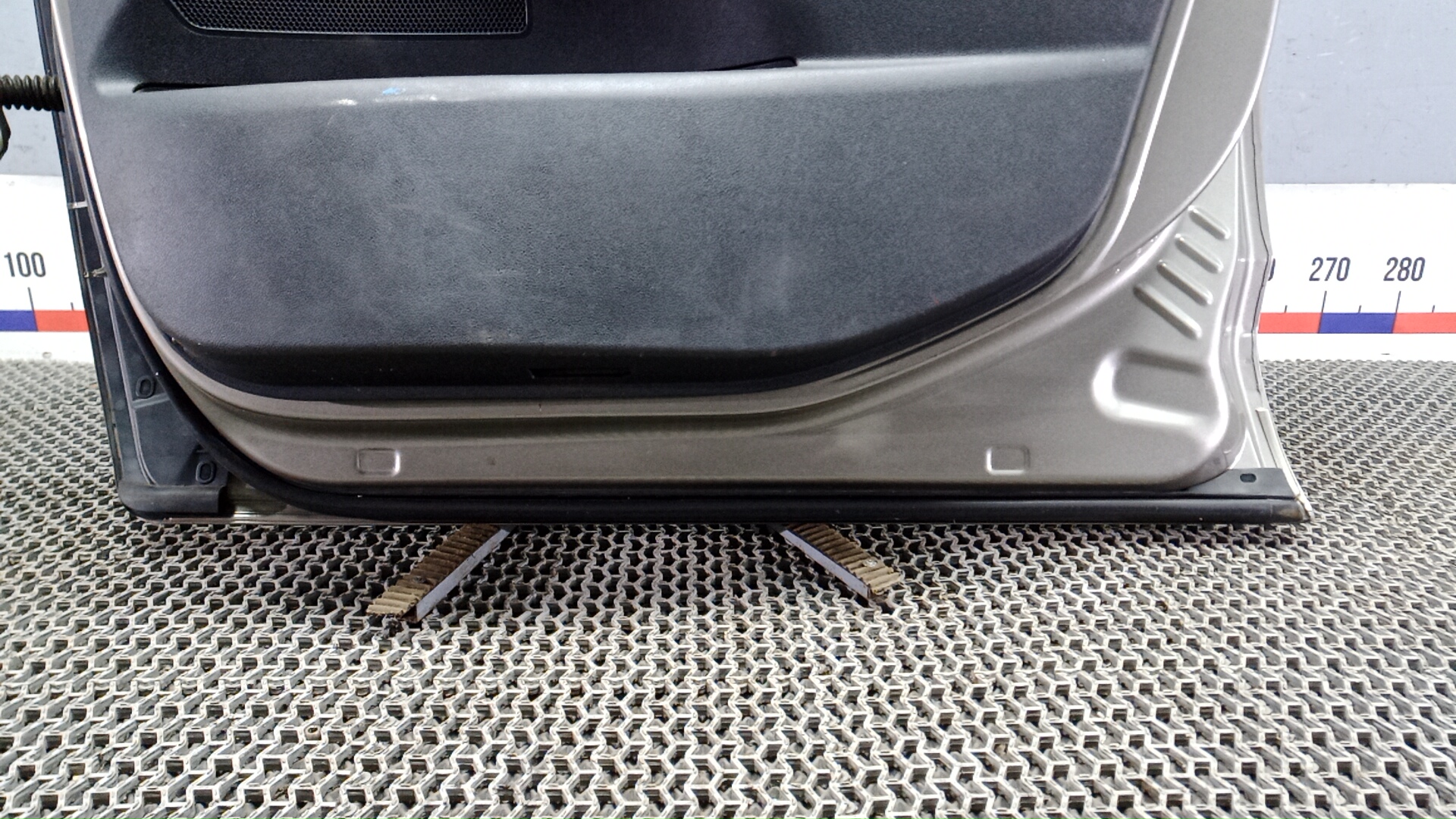 Дверь передняя правая