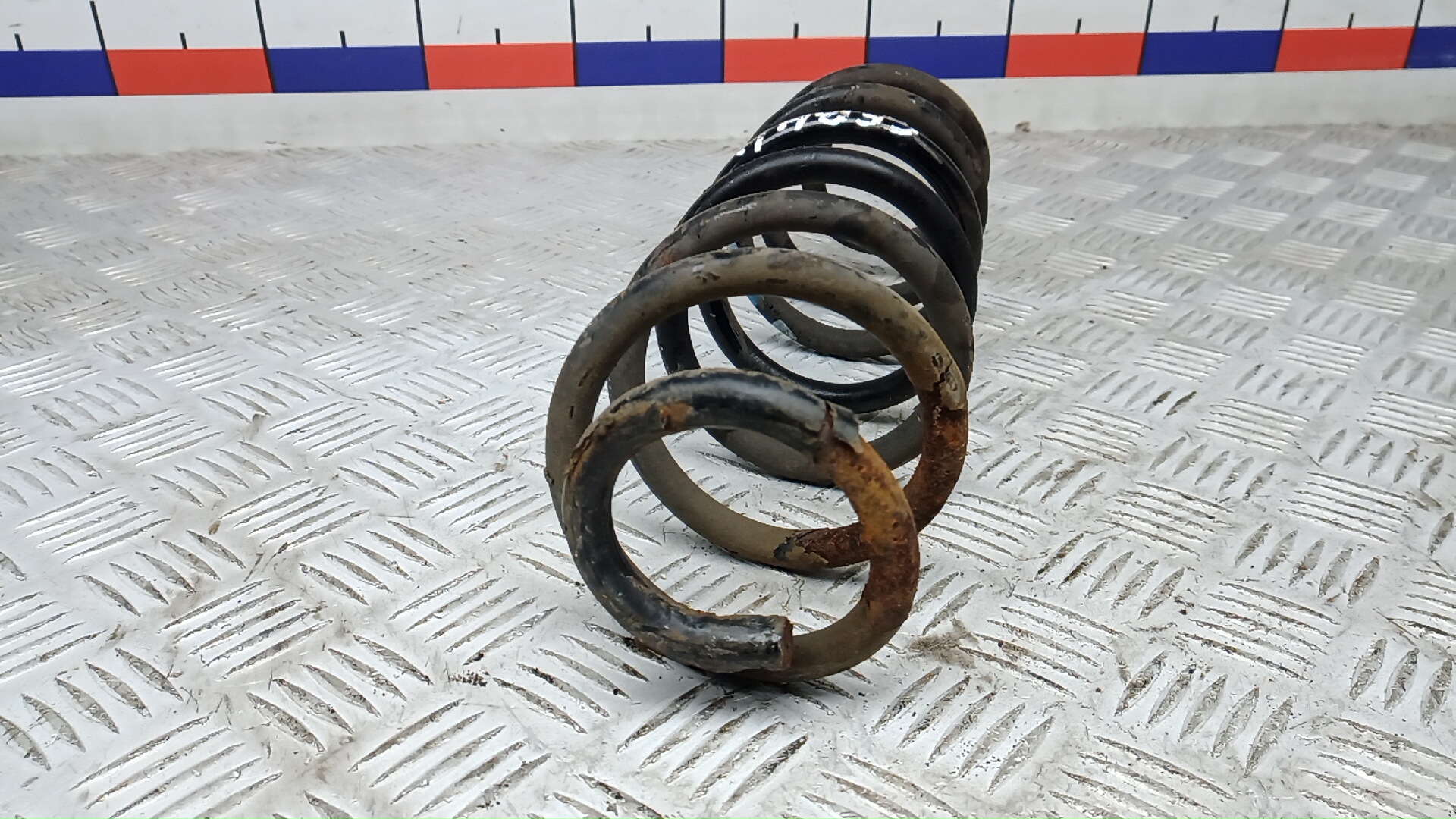 Пружина задняя