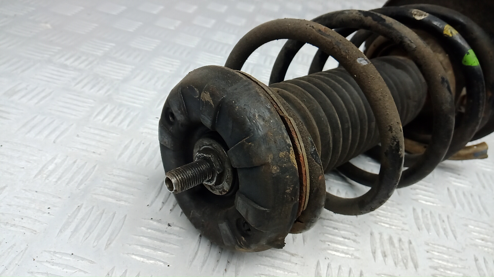 Амортизатор передний правый