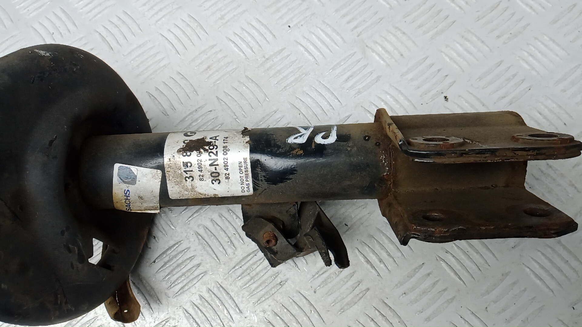 Амортизатор передний правый