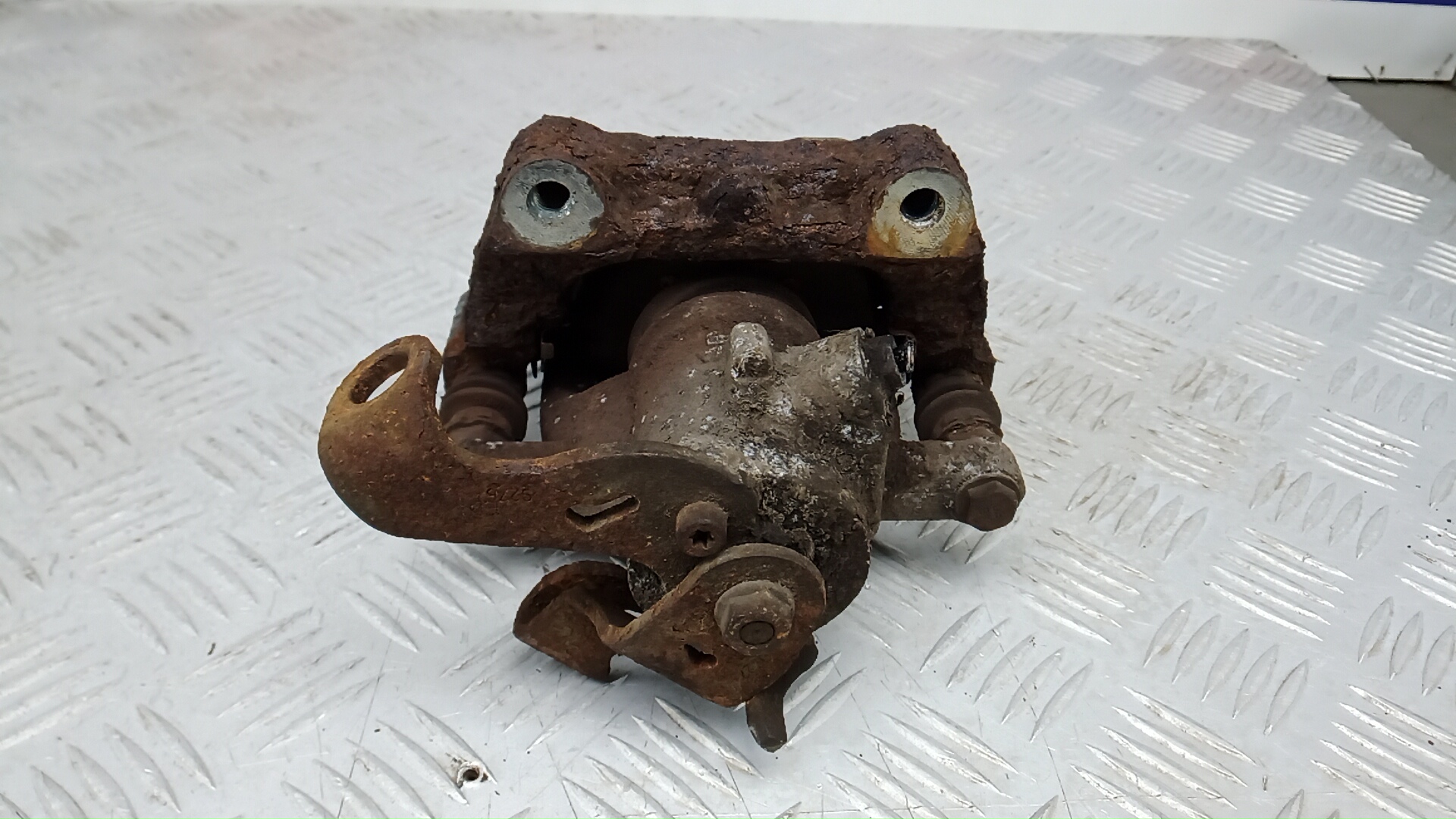 Суппорт задний правый